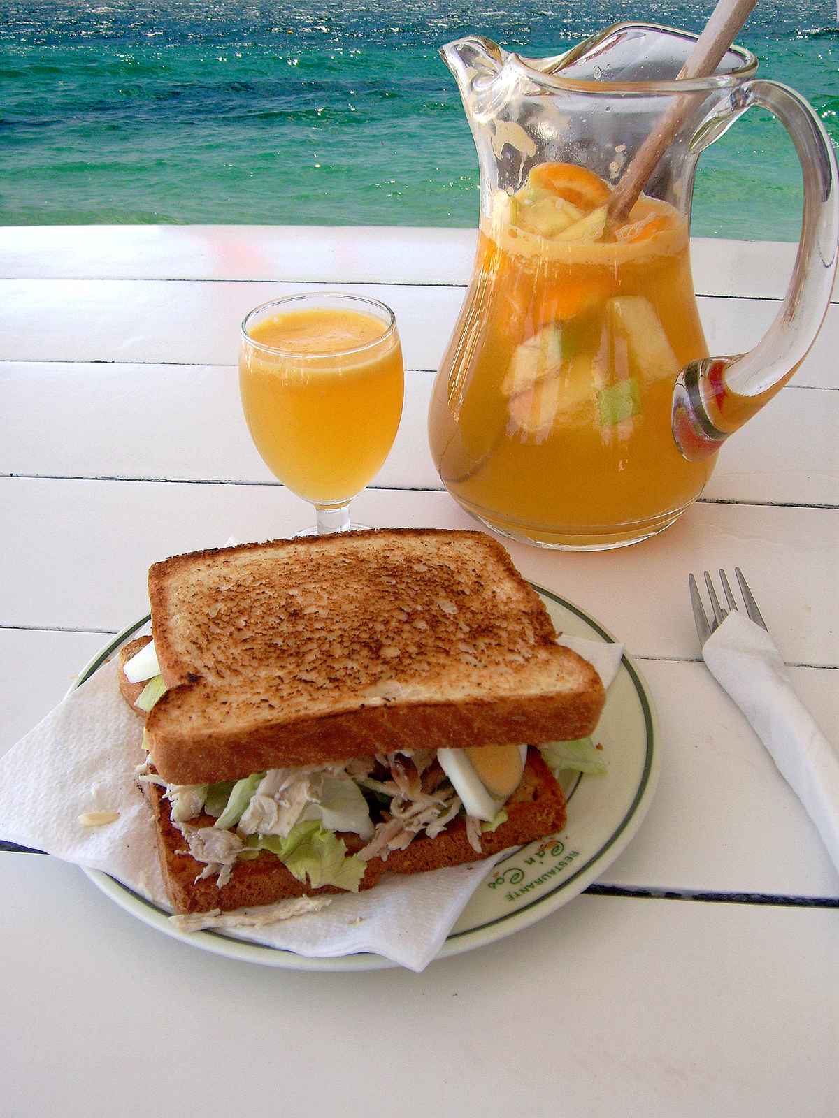 An der Strandbar - Sangria & Sandwiches