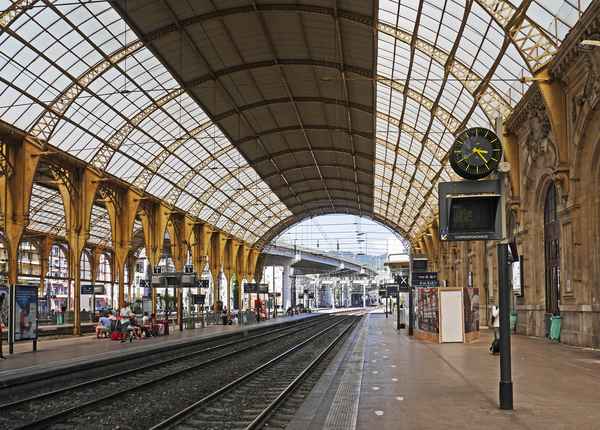 Bahnhofshalle Nizza