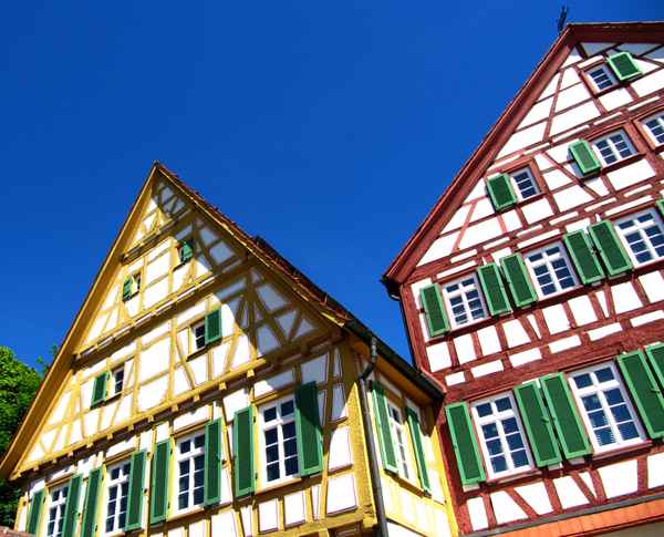 Zwei Fachwerk-Hausfronten