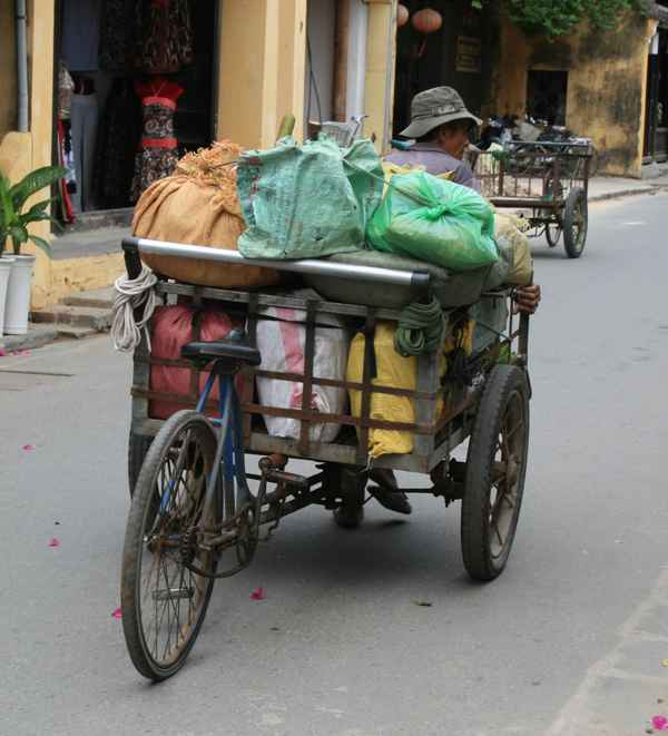 Schwertransport in Vietnam