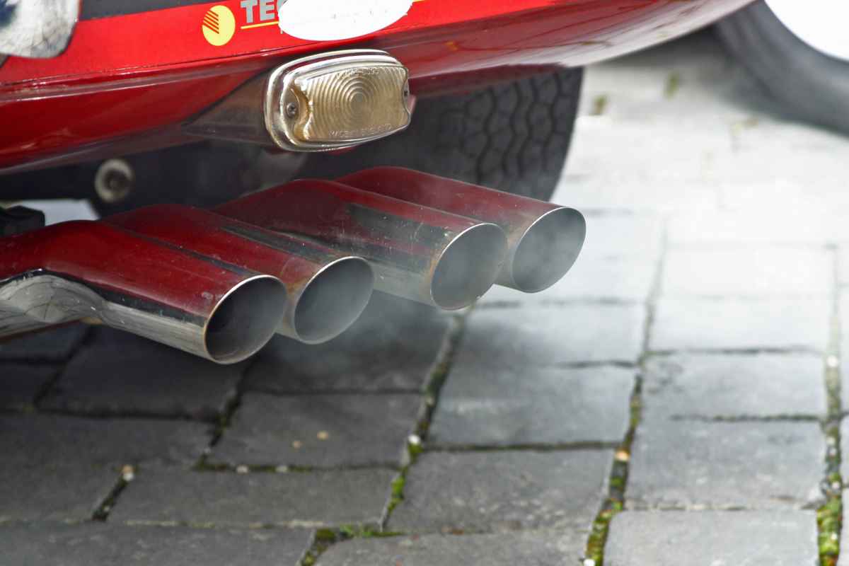 05_Jaguar_E-Type_6-Zyl._Auspuff