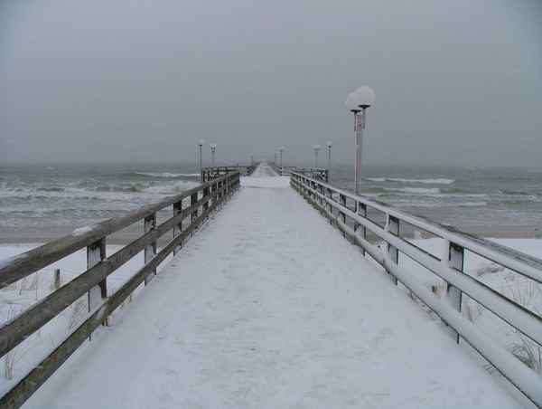 Binzer Seebrücke im Winter