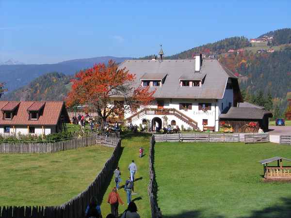 Südtirol: Buschenschank am Ritten