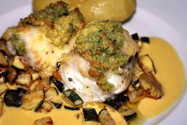 Seeteufel mit Kräuterkruste in Safransauce 3