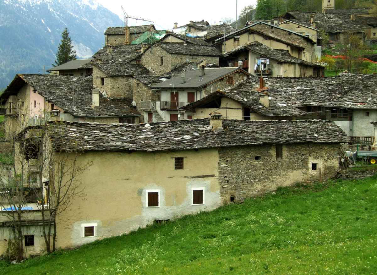 Bergdorf im Maira-Tal, ital. Alpen