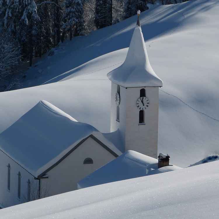 Bergkirche im Winter