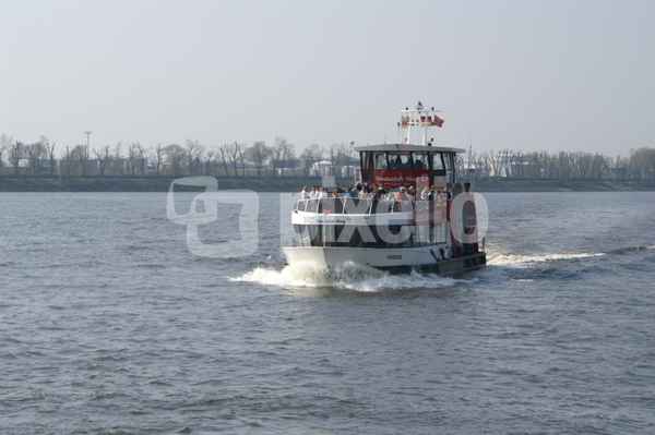 Fähre im Hamburger Hafen