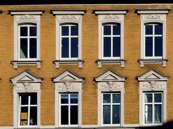 Gelbe Klinkerfassade