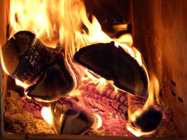 Behaglich am Kachelofen