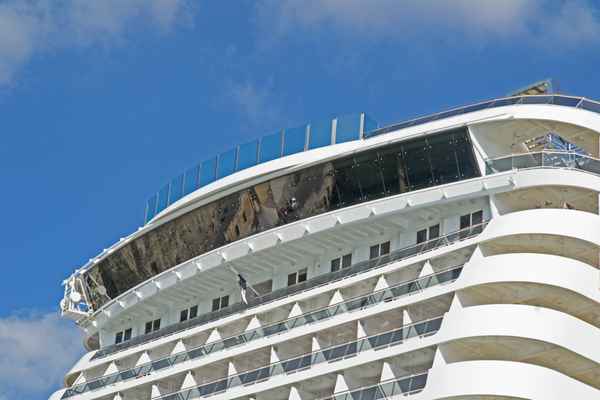 Detailansicht des Kreuzfahrtschiffes