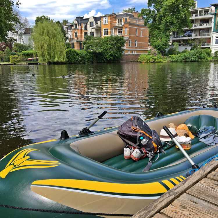 Mit dem Schlauchboot durch Hamburg