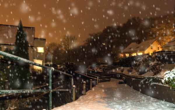 Nächtliche Winterwanderung im Schnee