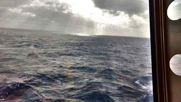 aus dem Fenster gucken