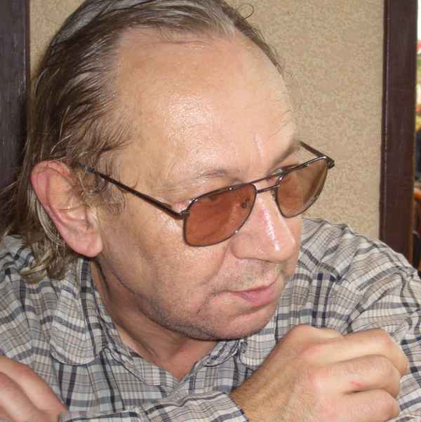 Ein Mann mit der Brille