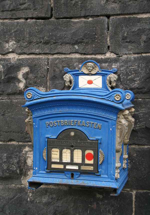 briefkasten in blau