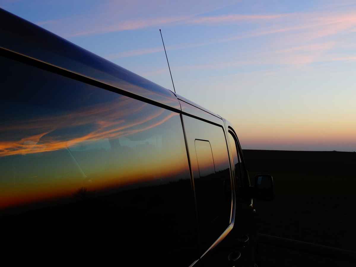 Abendrot Spiegelung an Auto