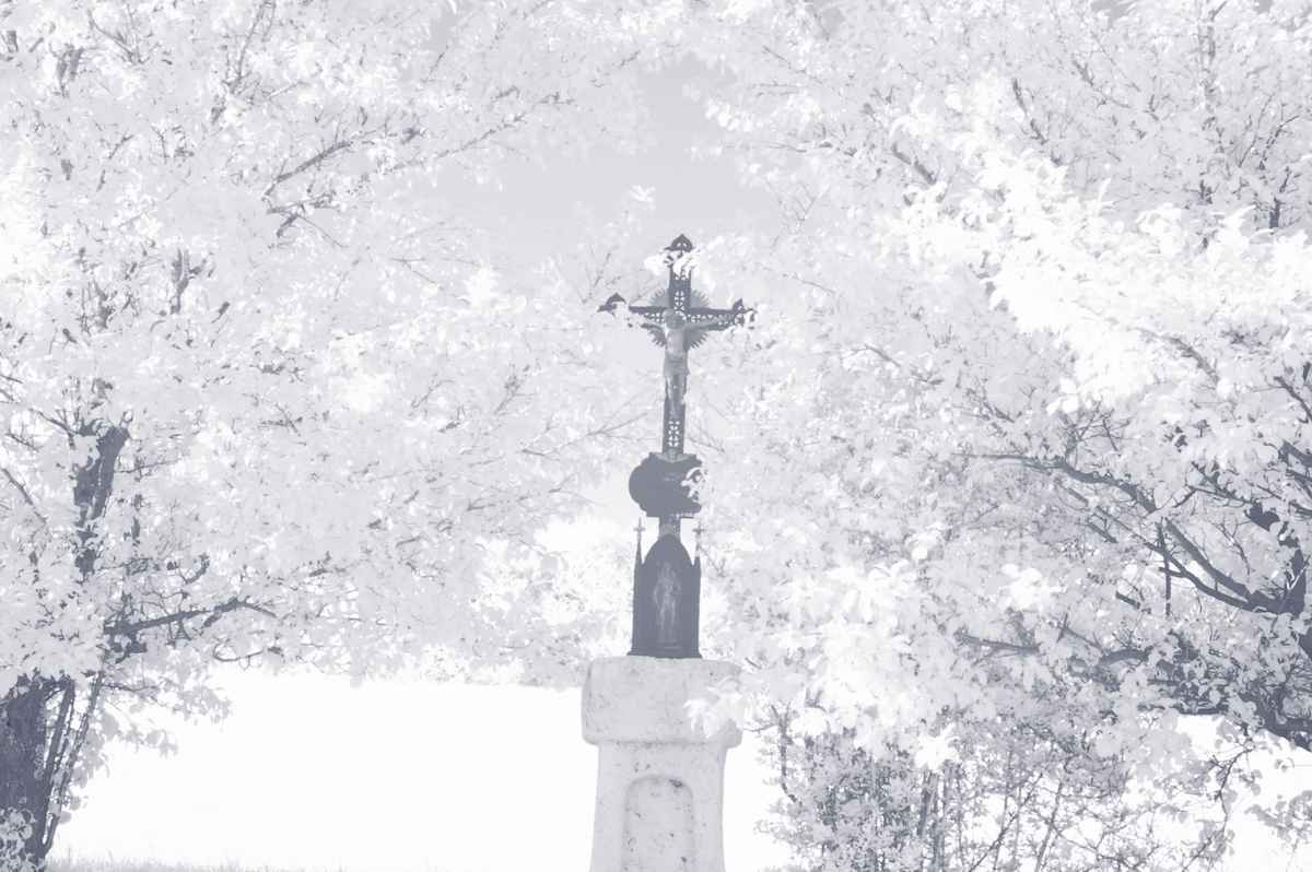 Wegkreuz mal infrarot...