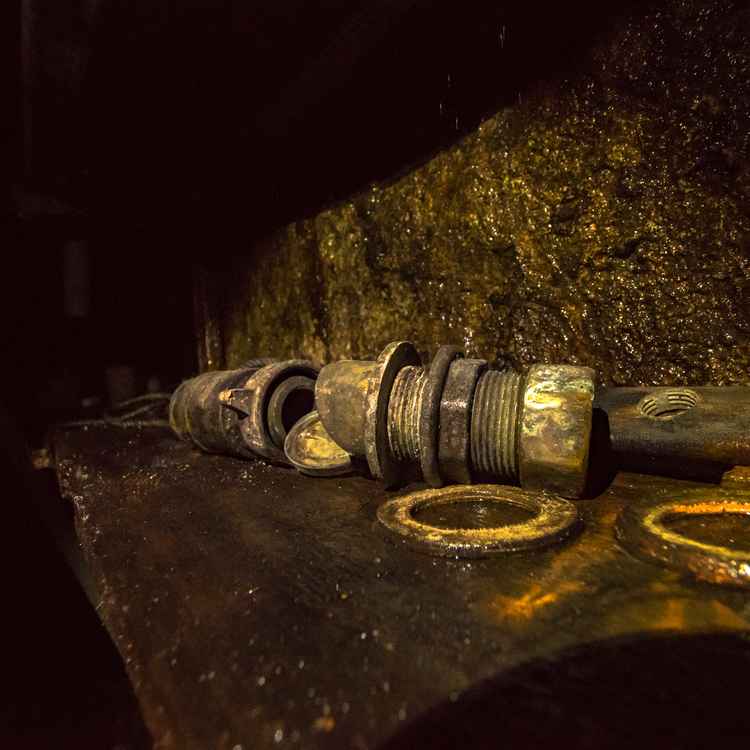 in einer dunklen Ecke