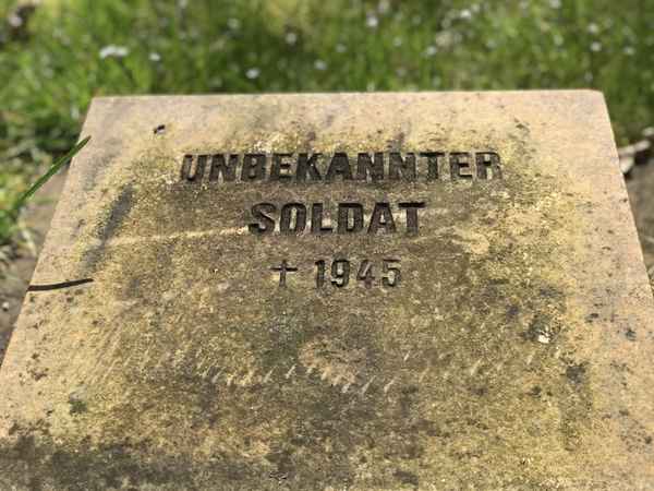 Grabstein: Unbekannter Soldat / Foto: Alexander Hauk