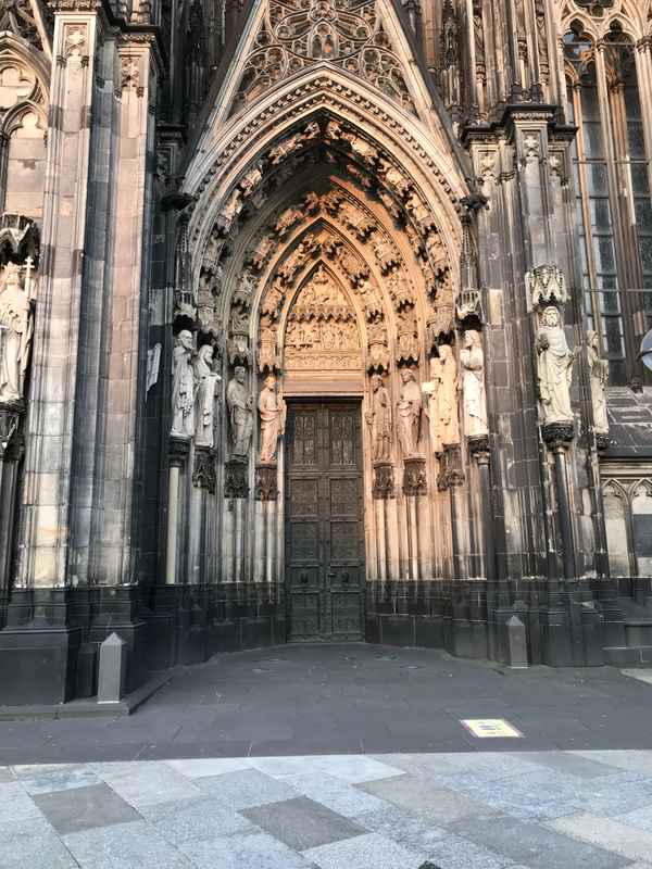 Eingang Kölner Dom im Abendlicht / Foto: Alexander Hauk