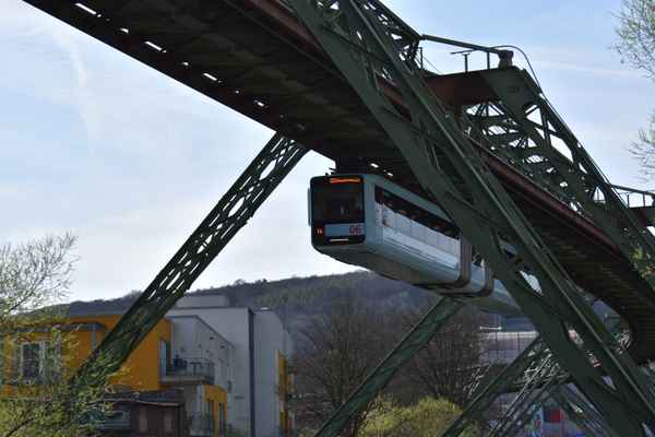 die neue bahn in wuppertal