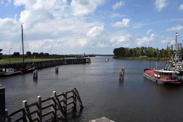 Einfahrt in den Hafen von Zoutkamp