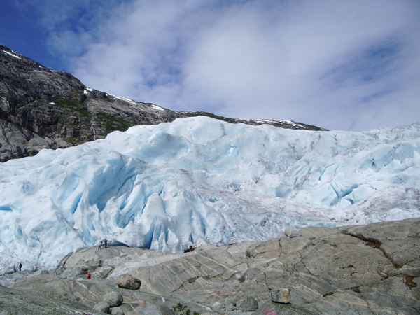 "Kleine Menschenkinder am großen Gletscher "